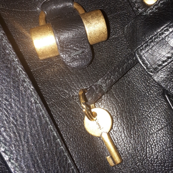 Yves Saint Laurent Muse Handbag - Picture 4 of 8